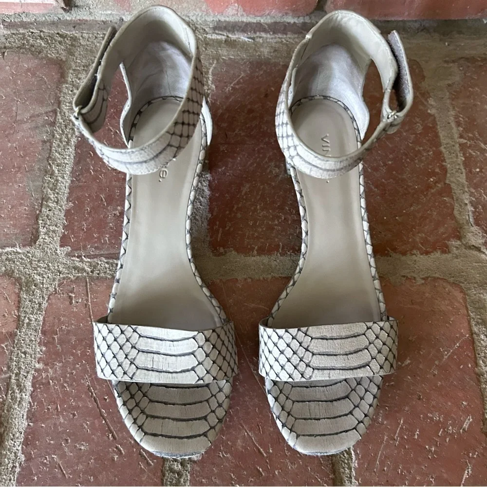 VINCE Rita Leather Sandals in Gray Snake Embossed Sz 8.5